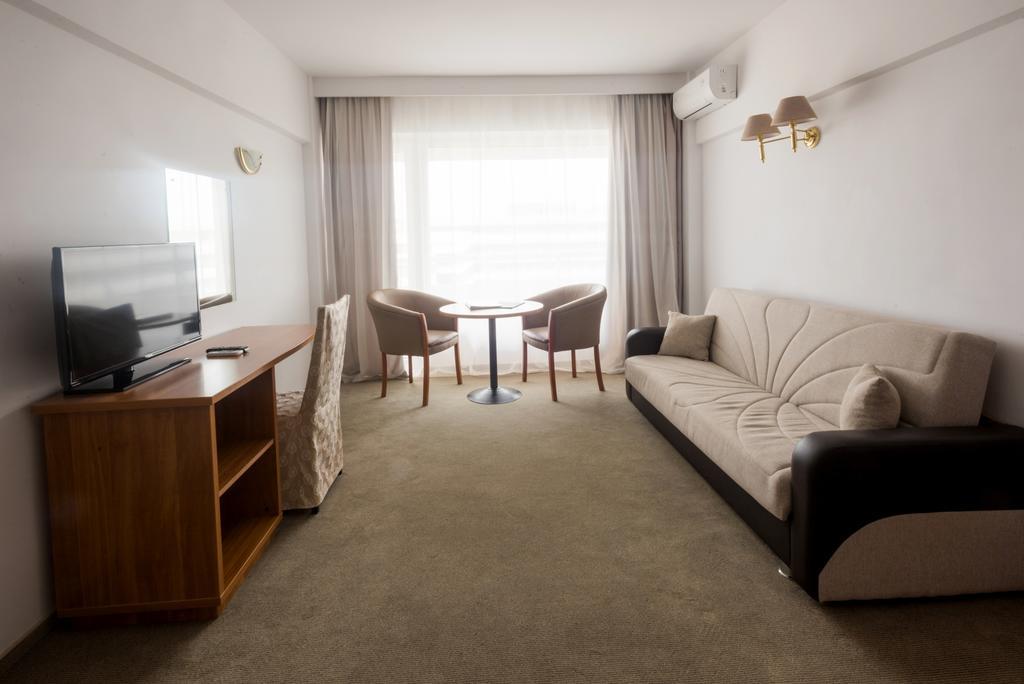 Savoy Hotel Mamaia Exterior photo